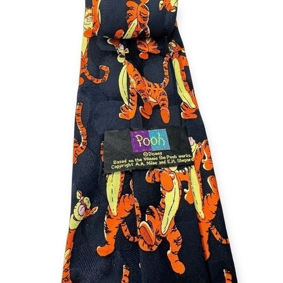 Disney Winnie the Pooh Men’s 100% Silk Tie - Picture 5 of 5